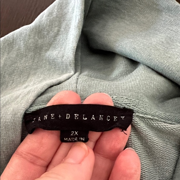 Jane and Delancey green Long Sleeve Tee - Picture 4 of 5